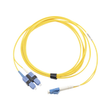 Jumper de Fibra Óptica Monomodo (OS2), XGLO, LC/UPC-SC/UPC Duplex, OFNR, Color Amarillo, 7 Metros