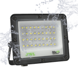 Reflector Tipo Lupa 200 W / Flujo luminoso 20 000 lm / 110 - 240 Vca~ 60Hz / Dimensiones 378 x 280 x 25mm / Uso en exterior IP66.