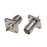 Conector TNC Hembra para Chasis de 4 Perforaciones de 13 mm, Terminal Soldable, Bronce Blanco/ Oro/ Teflón.