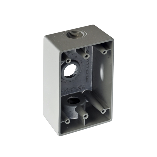 Caja Condulet FS de 1/2" (12.7 mm) con tres bocas a prueba de intemperie.